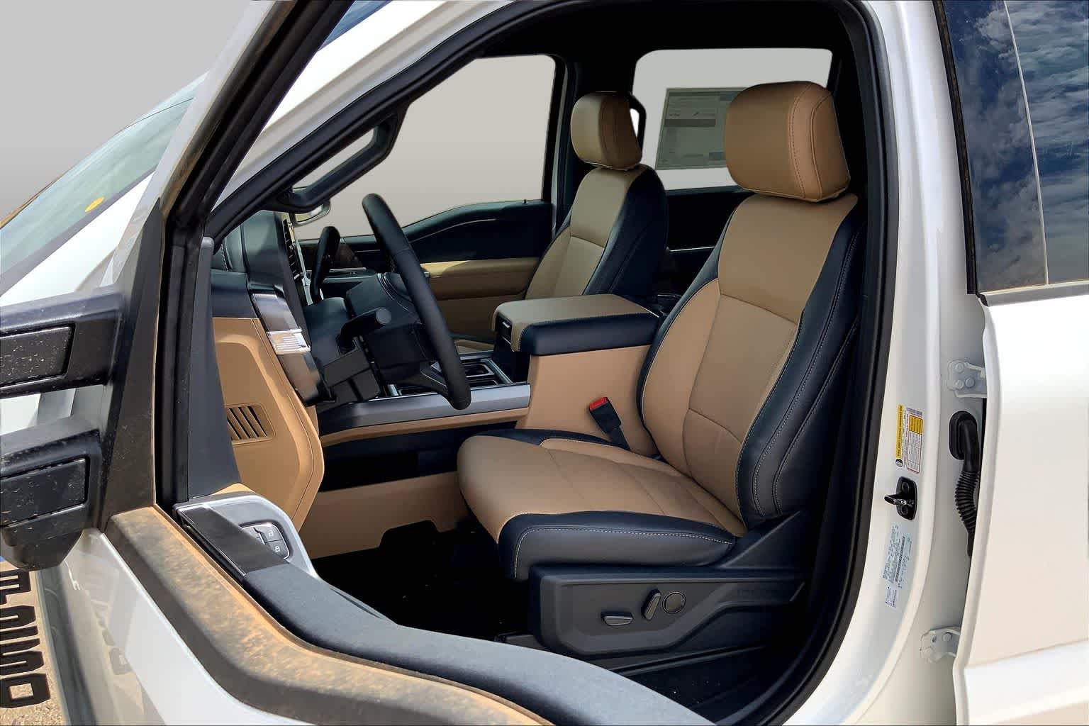 New 2026 Star White Metallic Tri-Coat Ford F-250® Lariat® image 9