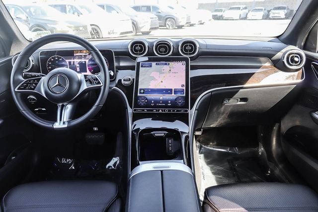 Used 2025  Mercedes-Benz GLC 300 image 14