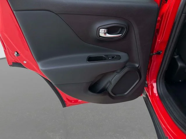 Used 2022 Red Jeep Latitude image 12
