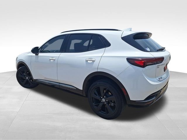 Used 2022 White Buick Preferred image 5