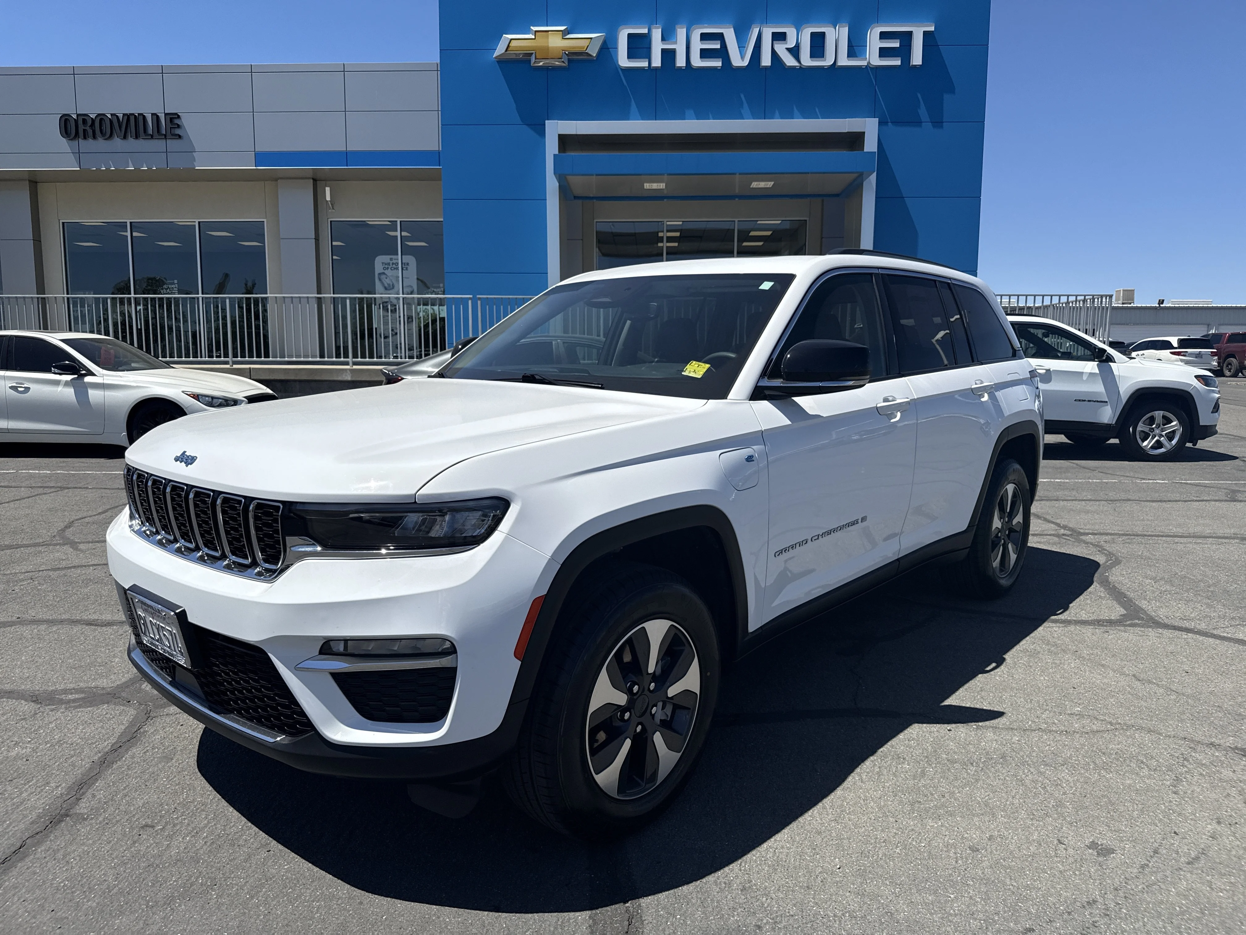Used 2024 Bright White Clearcoat Jeep  image 1