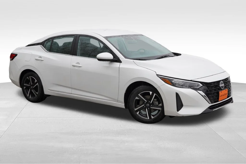 Used 2025 Aspen White Tricoat Nissan SV image 2