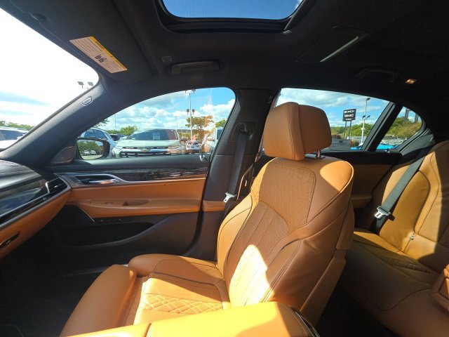 Used 2022 Gray BMW 750i xDrive image 24