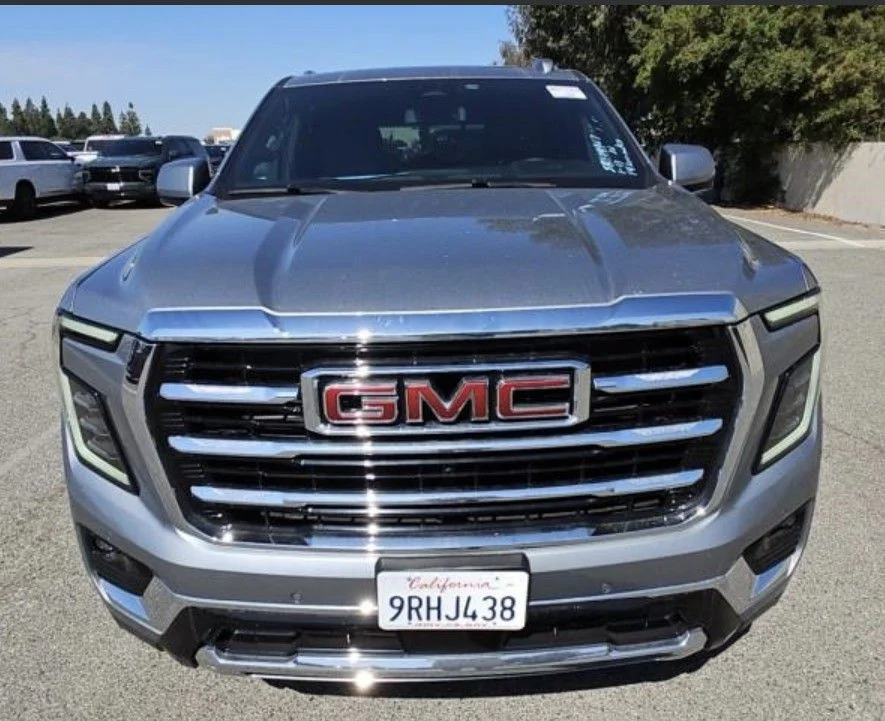 Used 2025 Silver GMC Elevation image 5