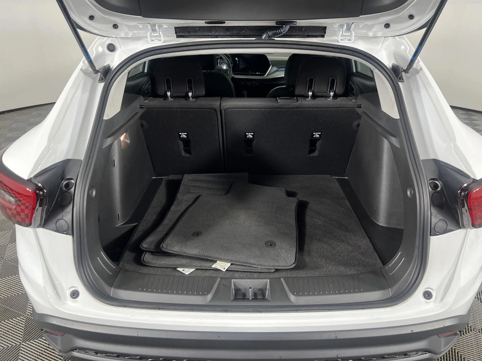 Used 2024 Summit White Chevrolet LS image 5