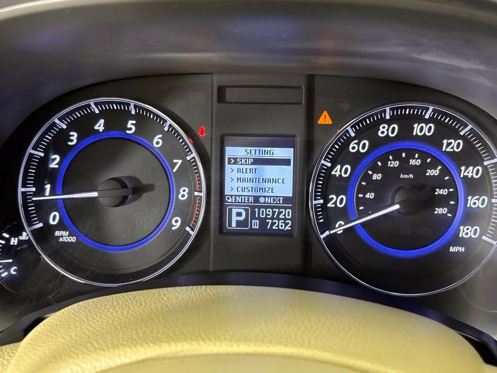 Certified Used 2014 White INFINITI Base image 32