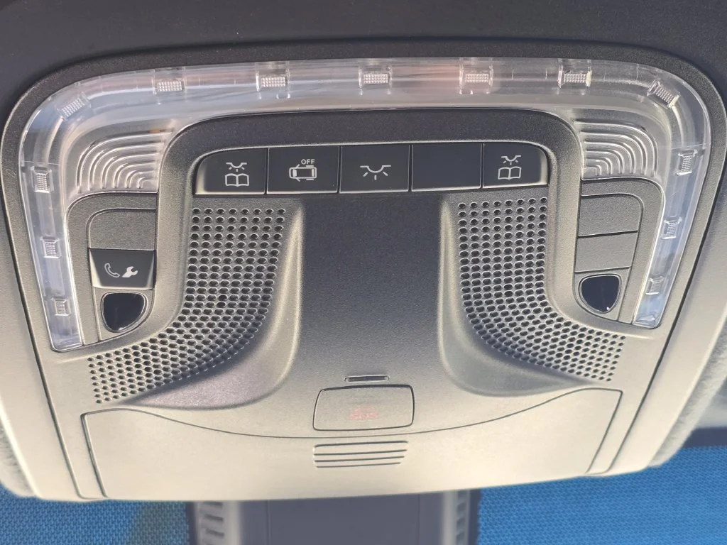 Used 2024  Mercedes-Benz Standard Roof image 20