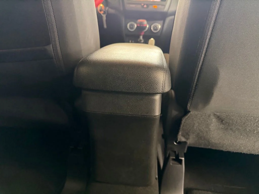Used 2019 Black Mitsubishi 2.0 SE image 26