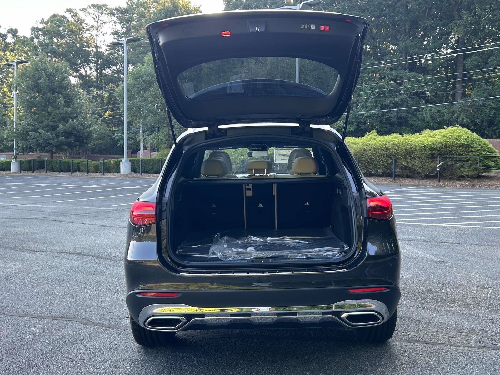 New 2027 Graphite Grey Metallic Mercedes-Benz GLC 300 SUV image 8