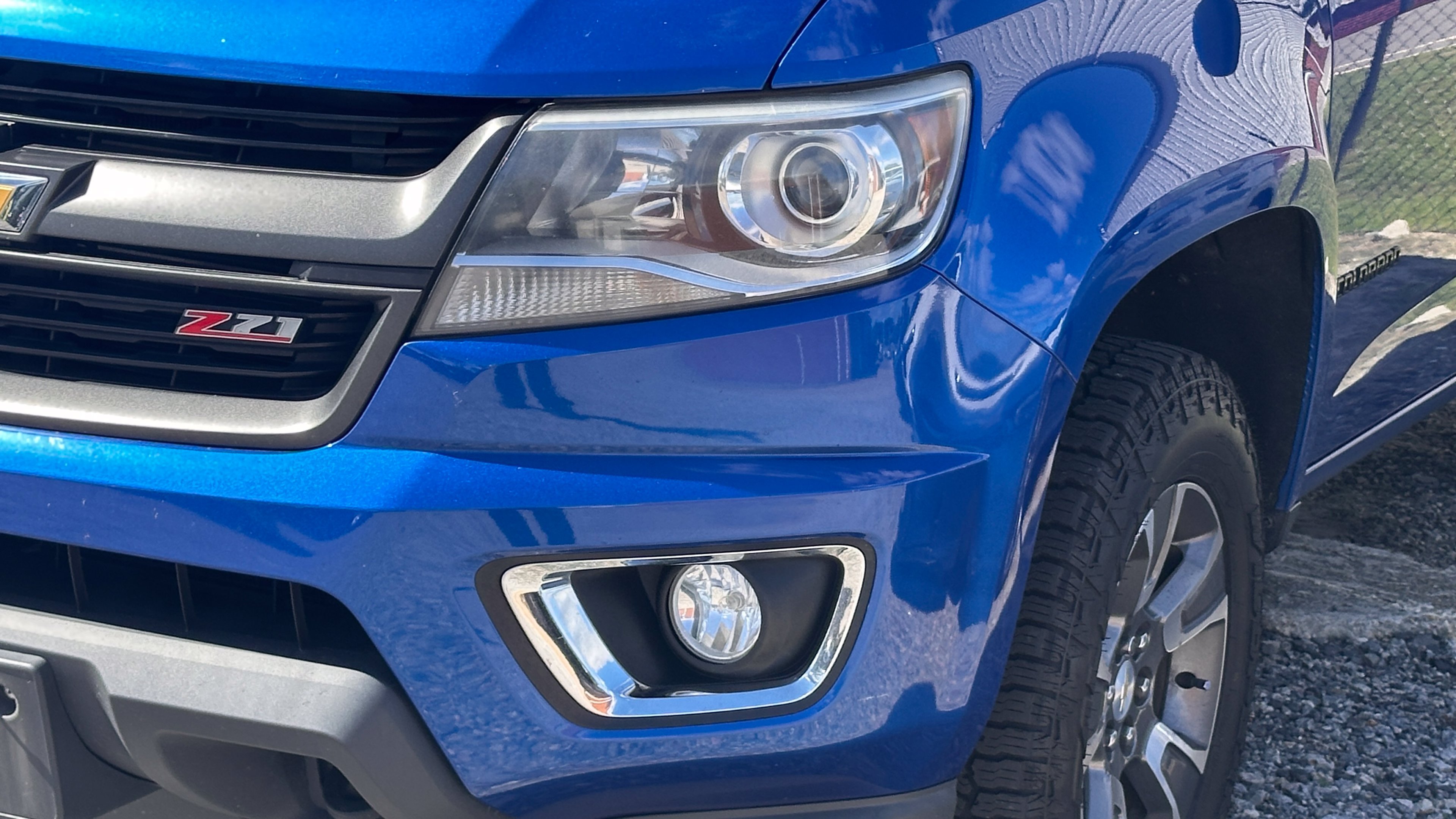 Used 2020 Kinetic Blue Metallic Chevrolet Z71 image 2