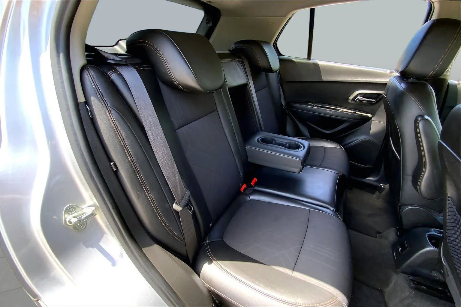 Used 2017 Silver Ice Metallic Chevrolet LT image 20