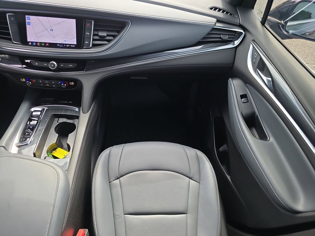Used 2023 Black Buick Essence image 17