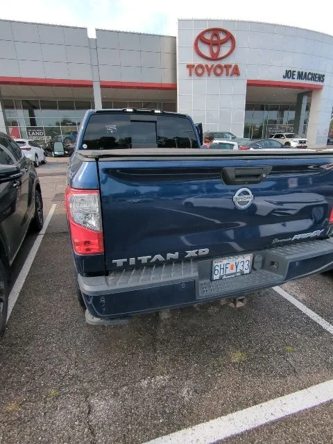 Used 2018 Blue Nissan PRO-4X image 9