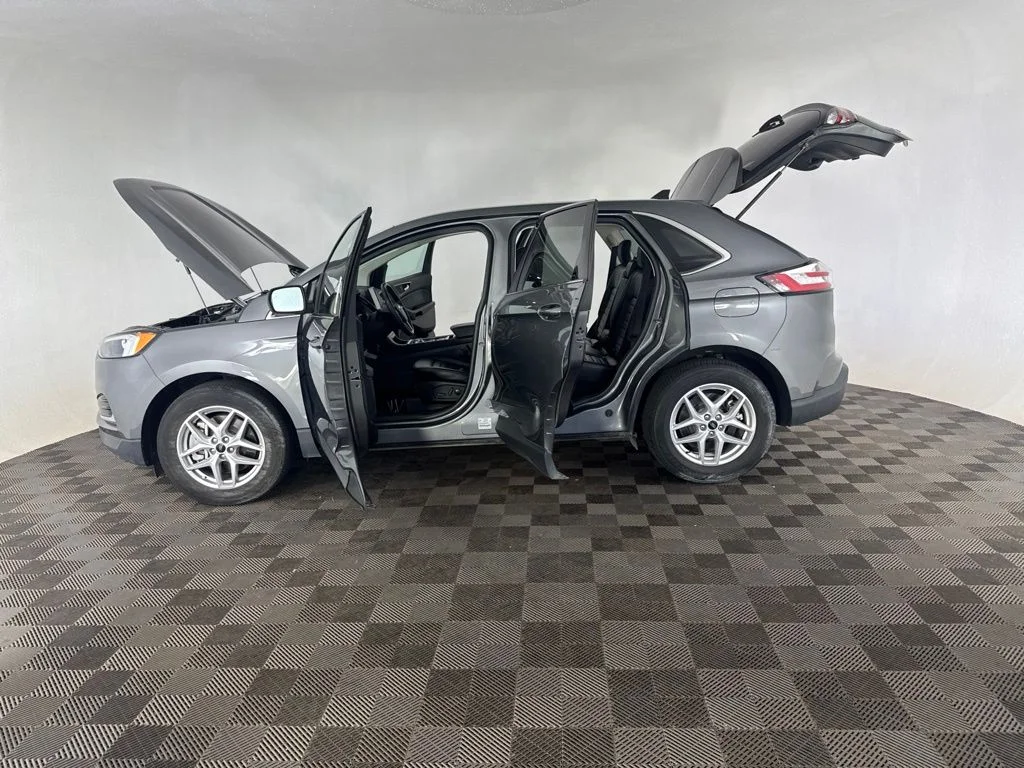 Used 2023 Gray Ford SEL image 10
