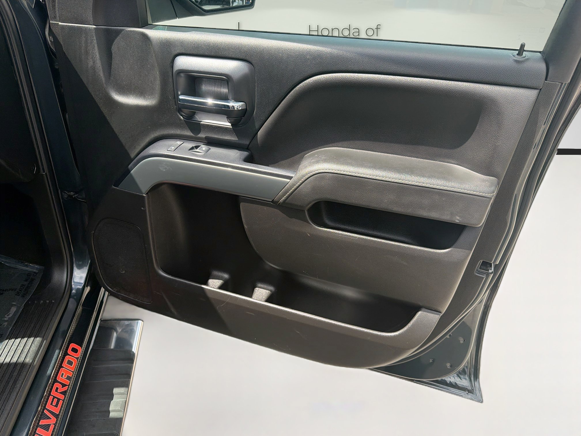 Used 2018 Graphite Metallic Chevrolet LT image 32