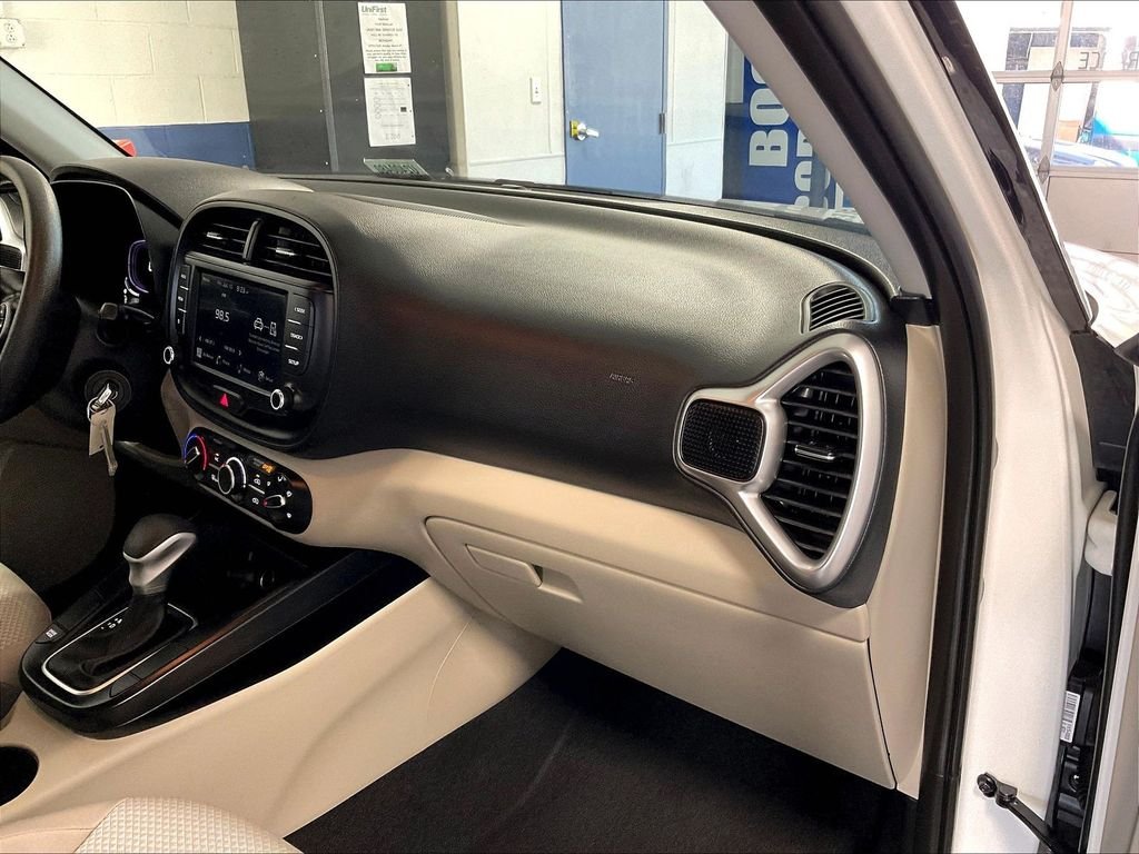 Used 2025 White Kia S image 13