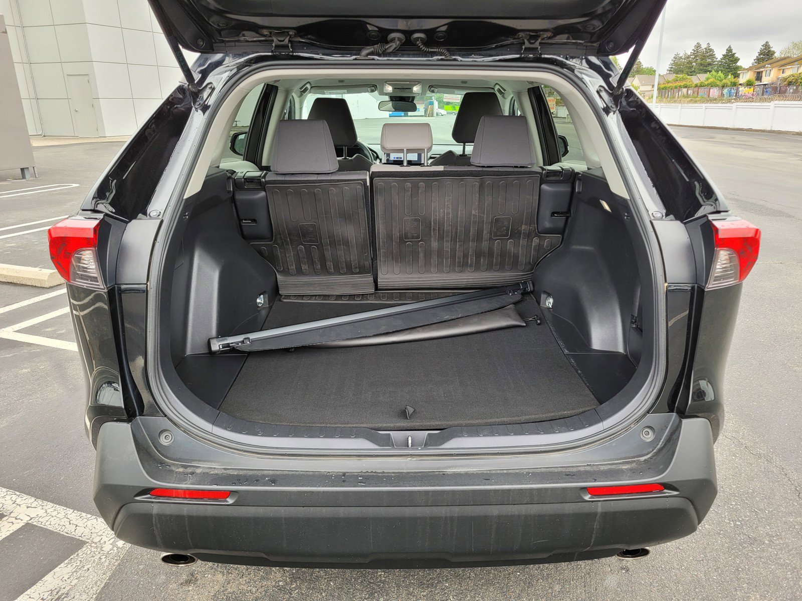 2024 Toyota RAV4 XLE - Photo 11