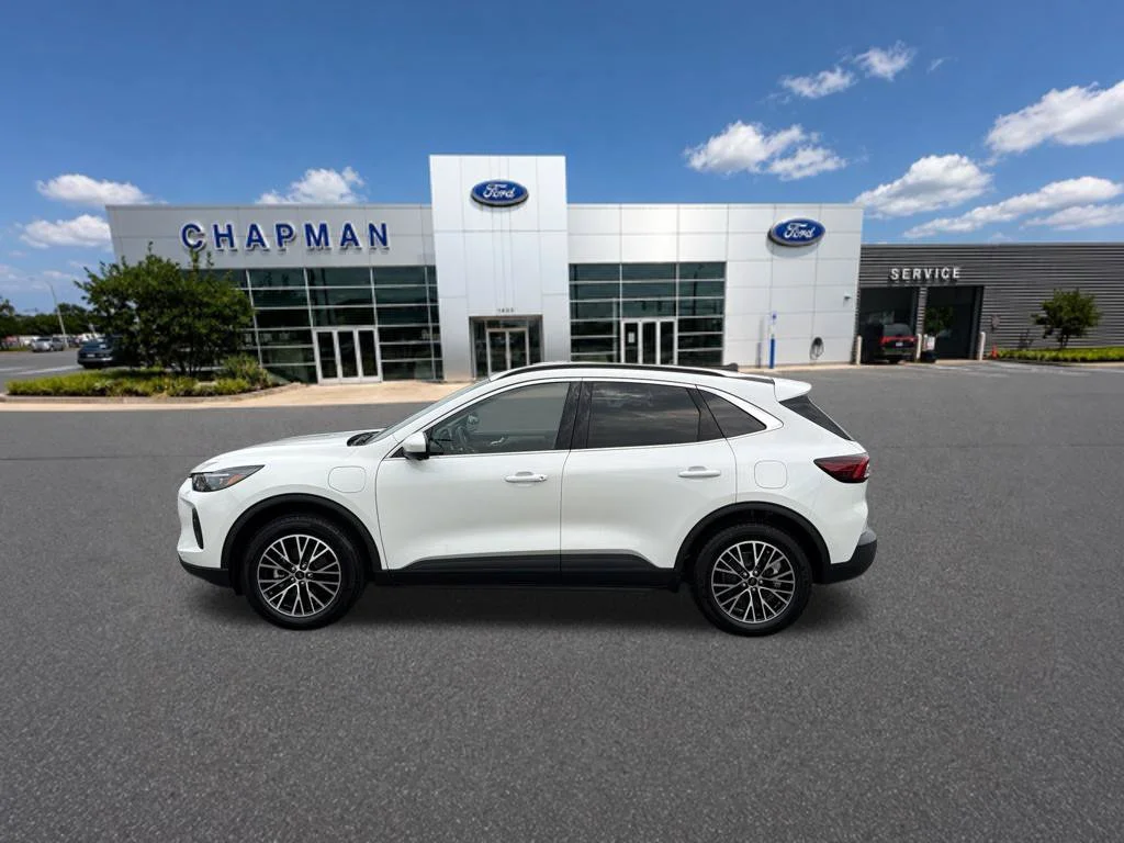 New 2025 Star White Metallic Tri-coat Ford Plug-in Hybrid image 2