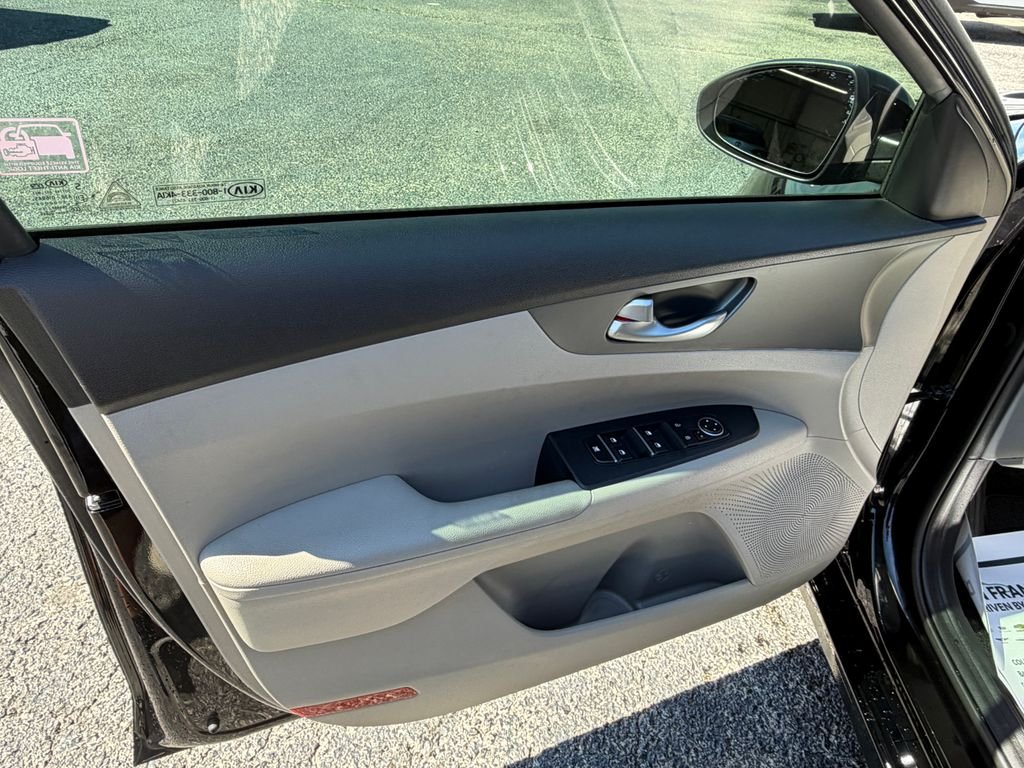Used 2021 Black Kia LXS image 11