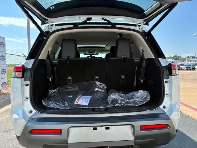 New 2026 Everest White Pearl Tricoat Nissan SL image 6