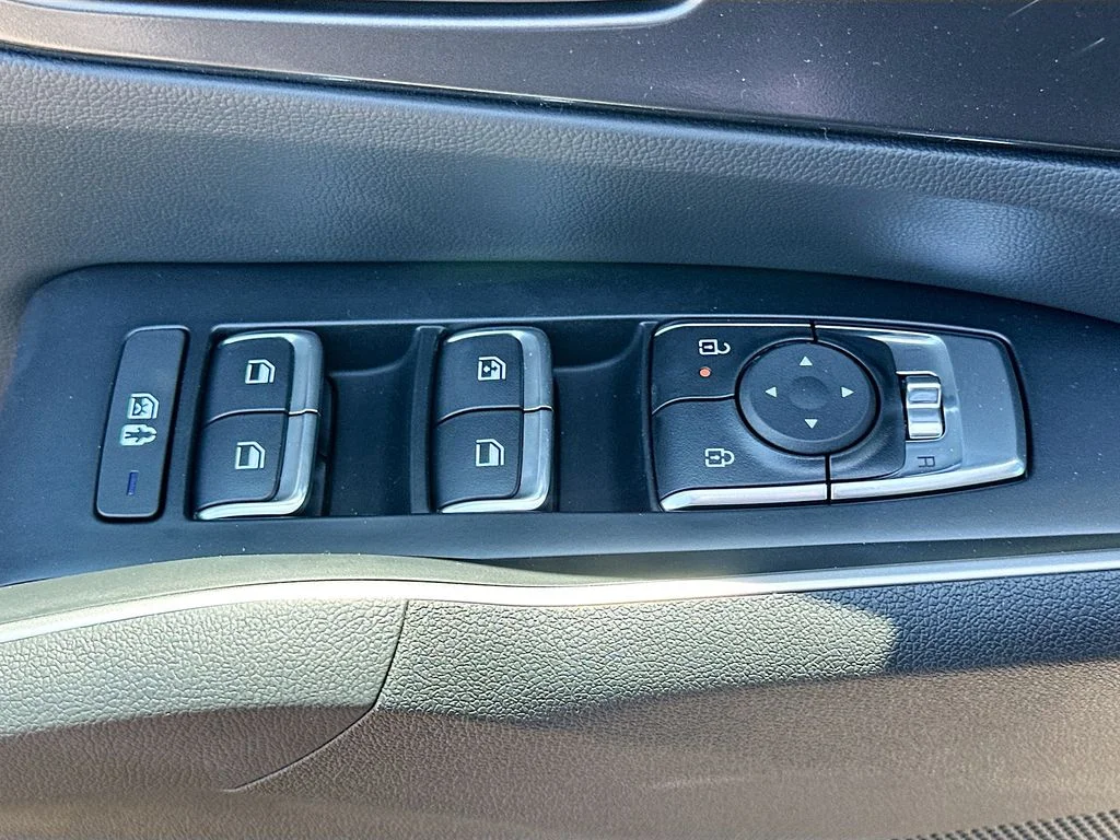 New 2026 Ivory Silver Kia EX image 18