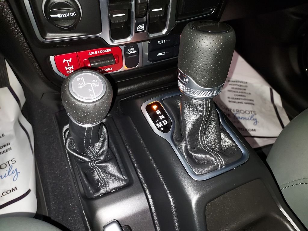 Used 2025 Black Jeep Mojave image 26