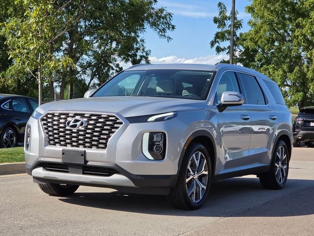 Used 2022 Silver Hyundai SEL image 3