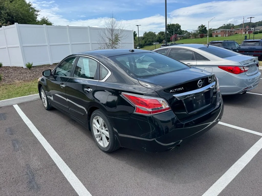 Used 2015 Black Nissan 2.5 SL image 17