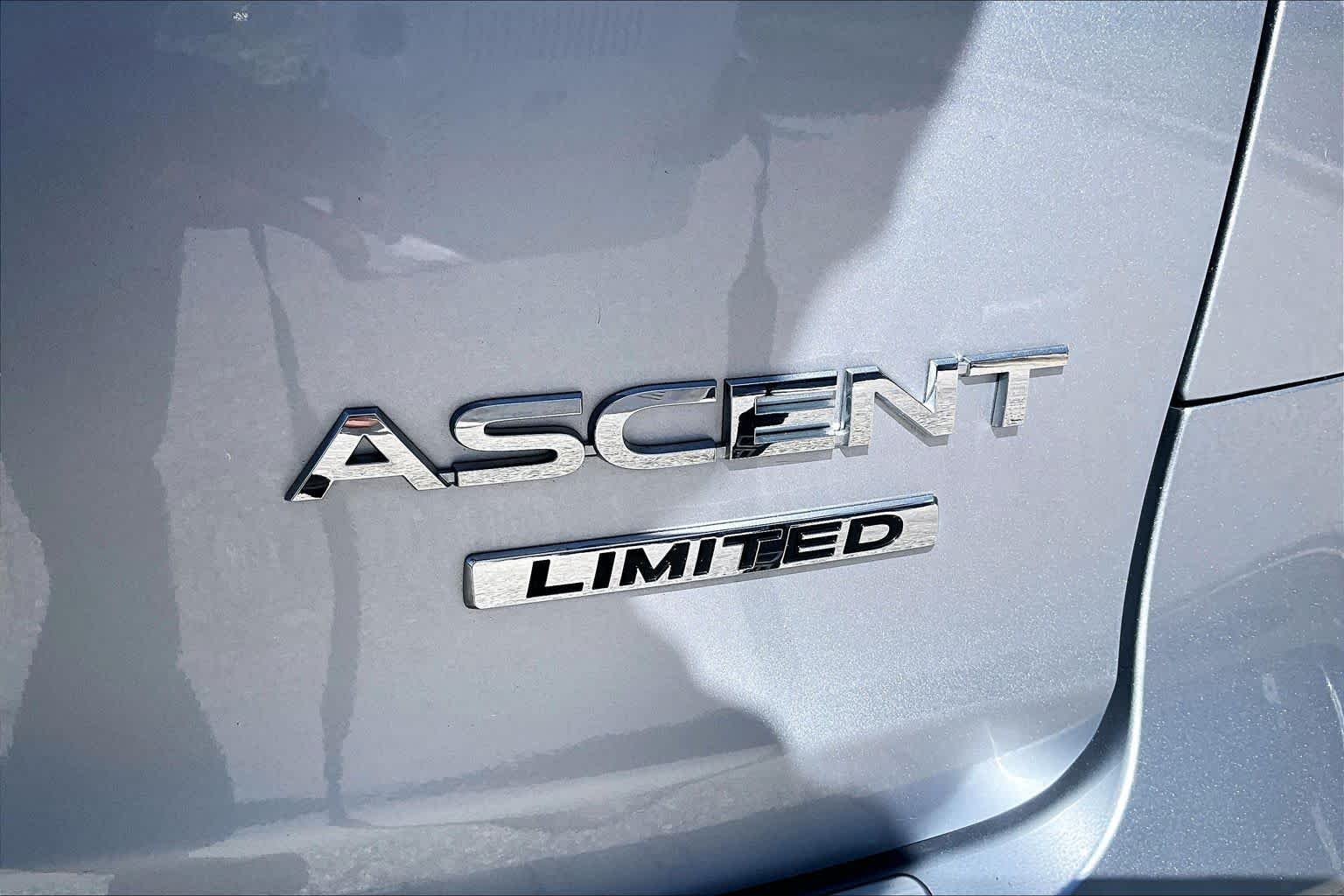 Used 2023 Ice Silver Metallic Subaru Limited image 10