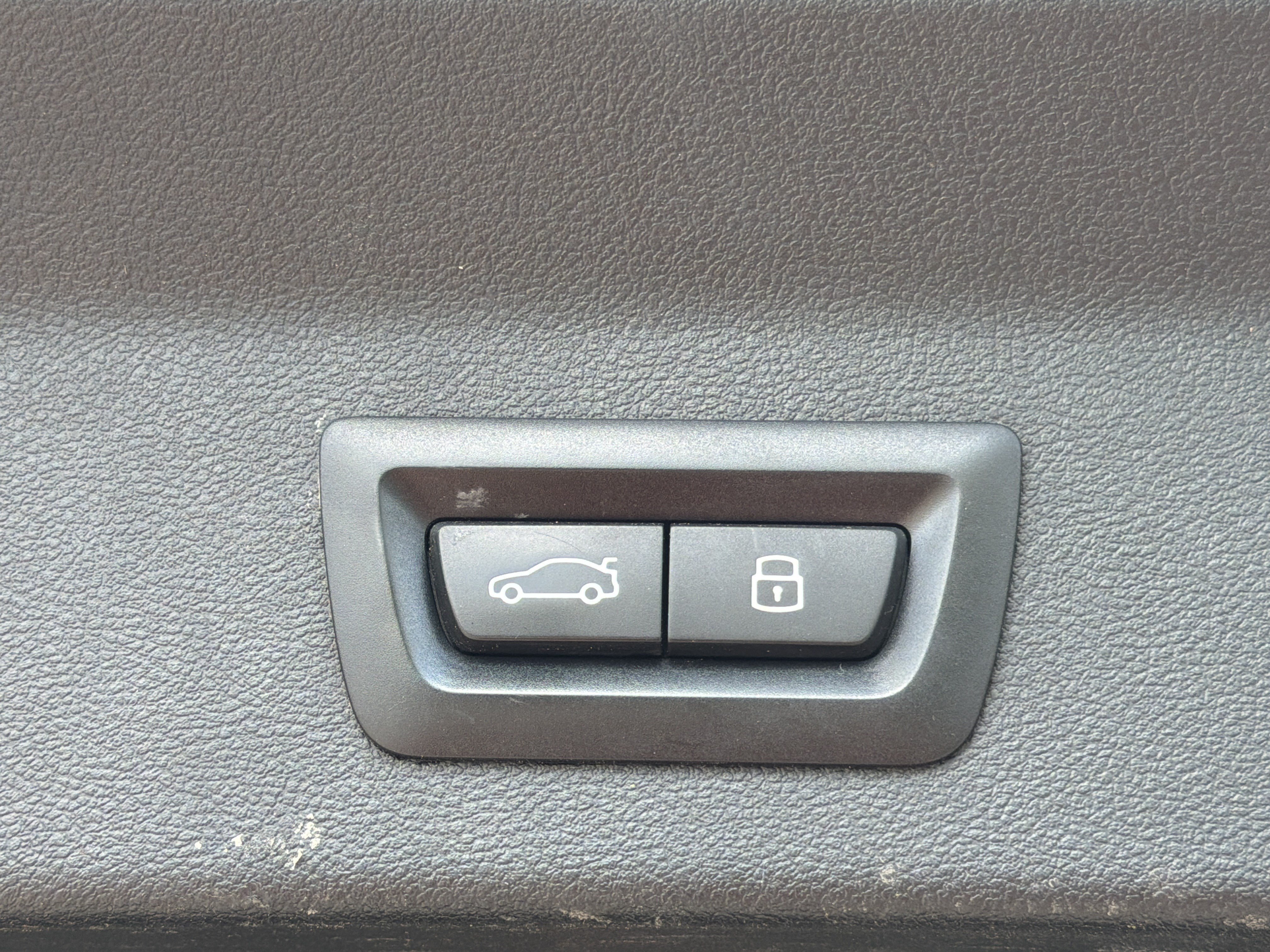 Used 2023 Dark Graphite Metallic BMW sDrive30i image 29