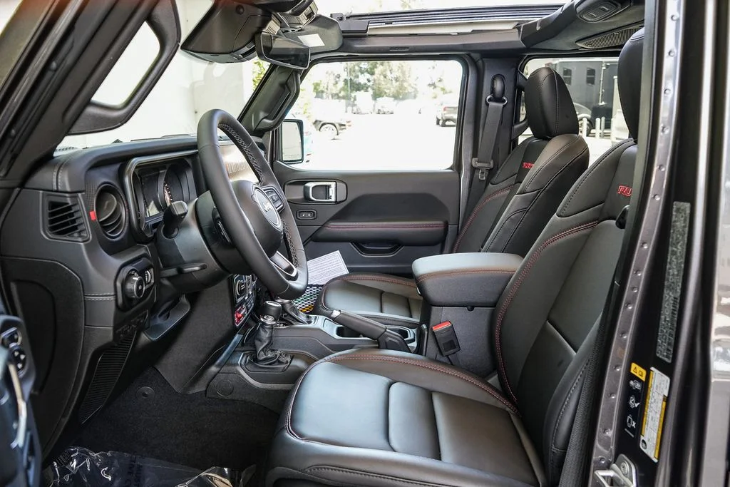 New 2026 Granite Crystal Metallic Clear-Coat Exterior Paint Jeep Rubicon X image 17