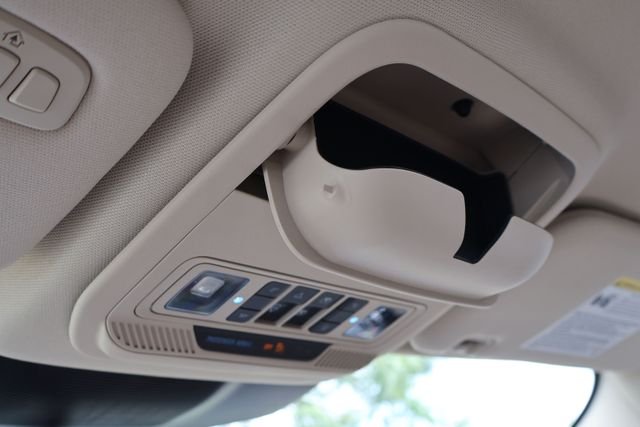 Used 2021 White Metallic Ford Limited image 23