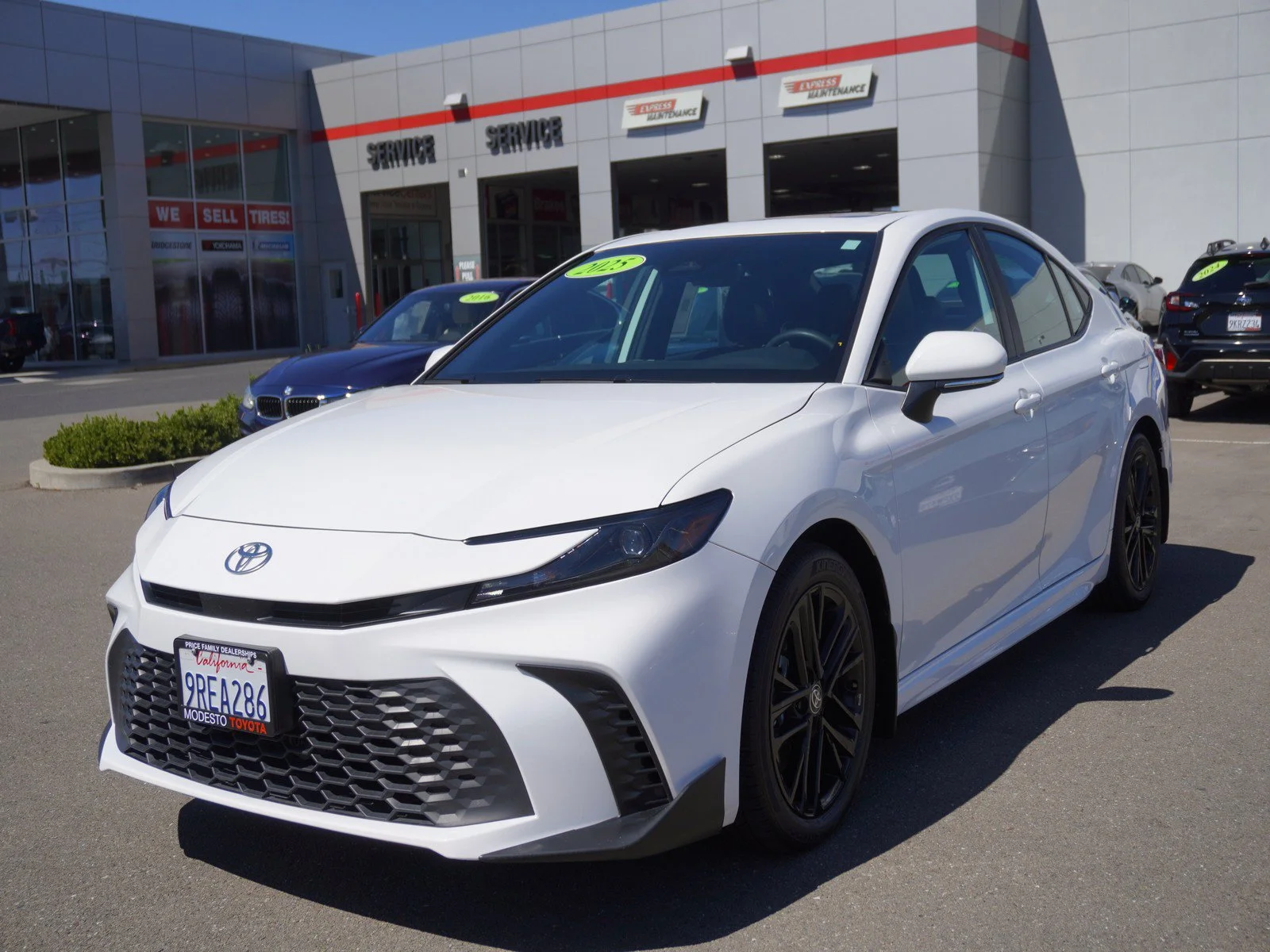 Used 2025 Ice Cap Toyota SE image 7