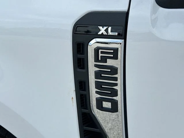 New 2026 Oxford White Ford XL image 17