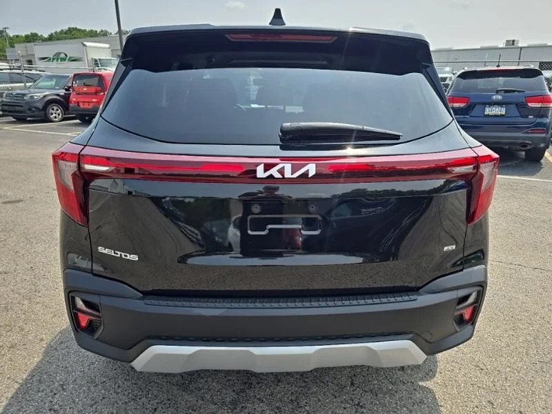 Used 2024 Black Kia LX image 7