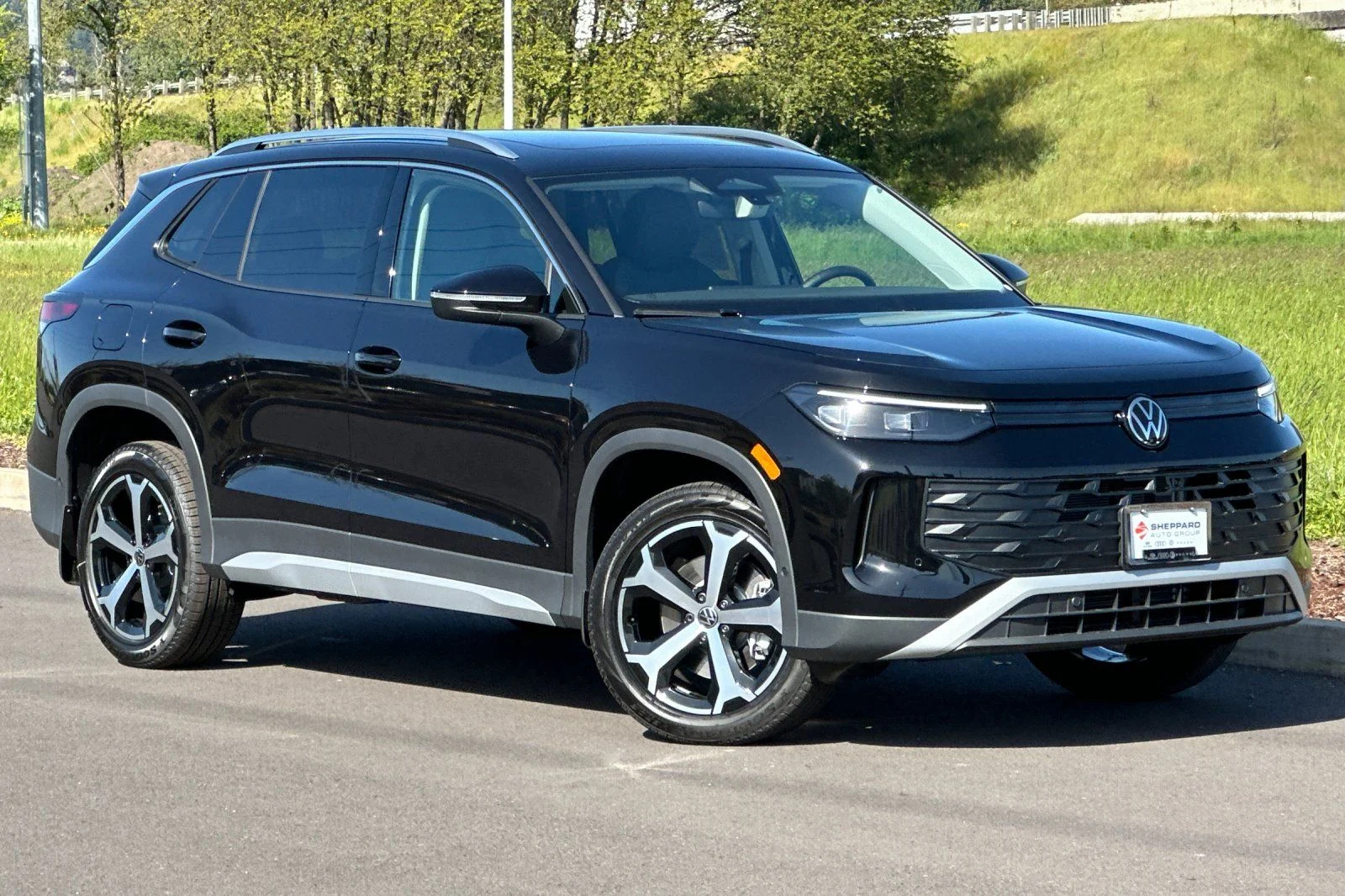 2026 Volkswagen Tiguan 2.0T SE 4Motion's photo