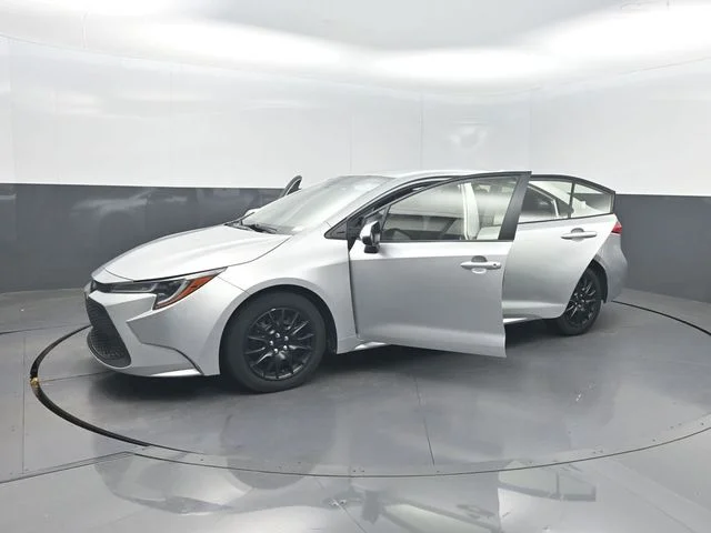 Used 2022 Silver Toyota LE image 34