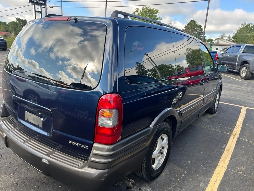 Used 2005 Blue Pontiac M16 image 5