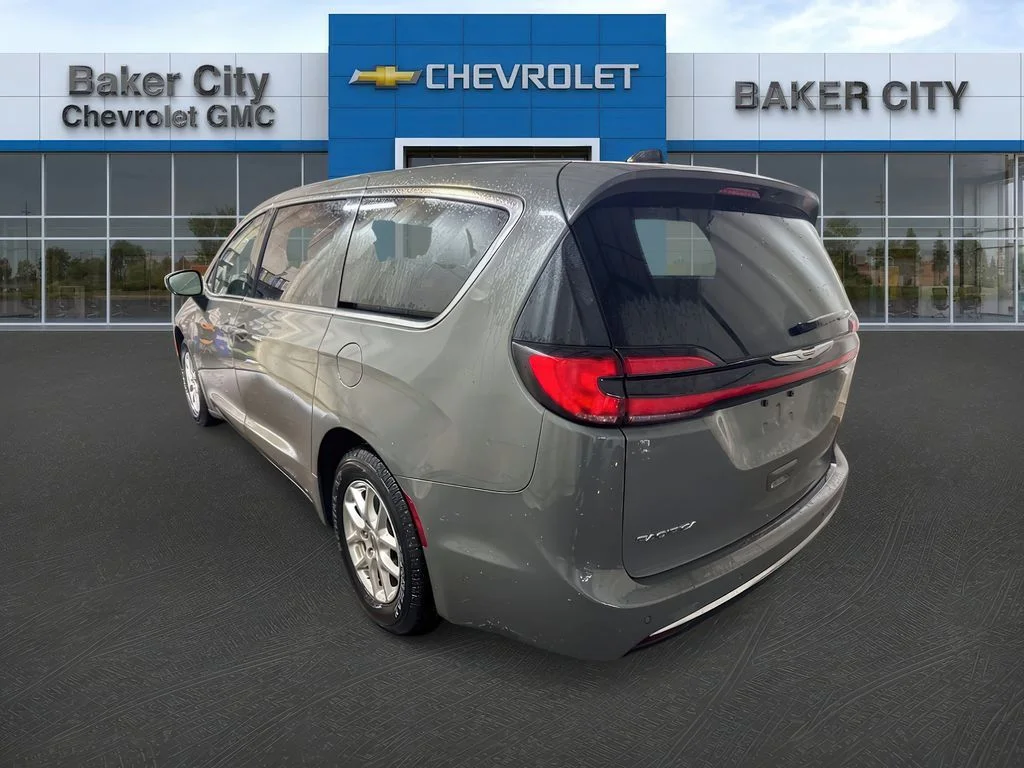 Used 2023 Ceramic Gray Clearcoat Chrysler Touring L image 3