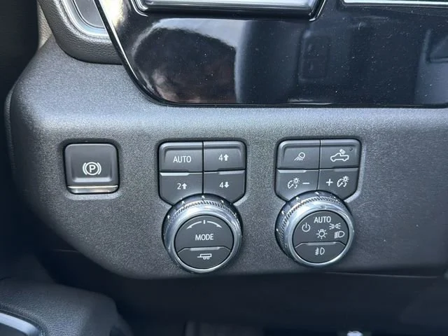 New 2026 Summit White GMC Elevation image 29