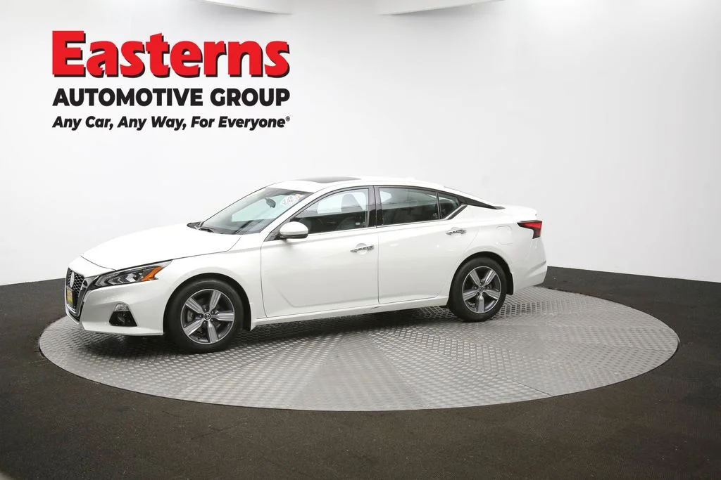 Used 2022 White Nissan 2.5 SL image 56