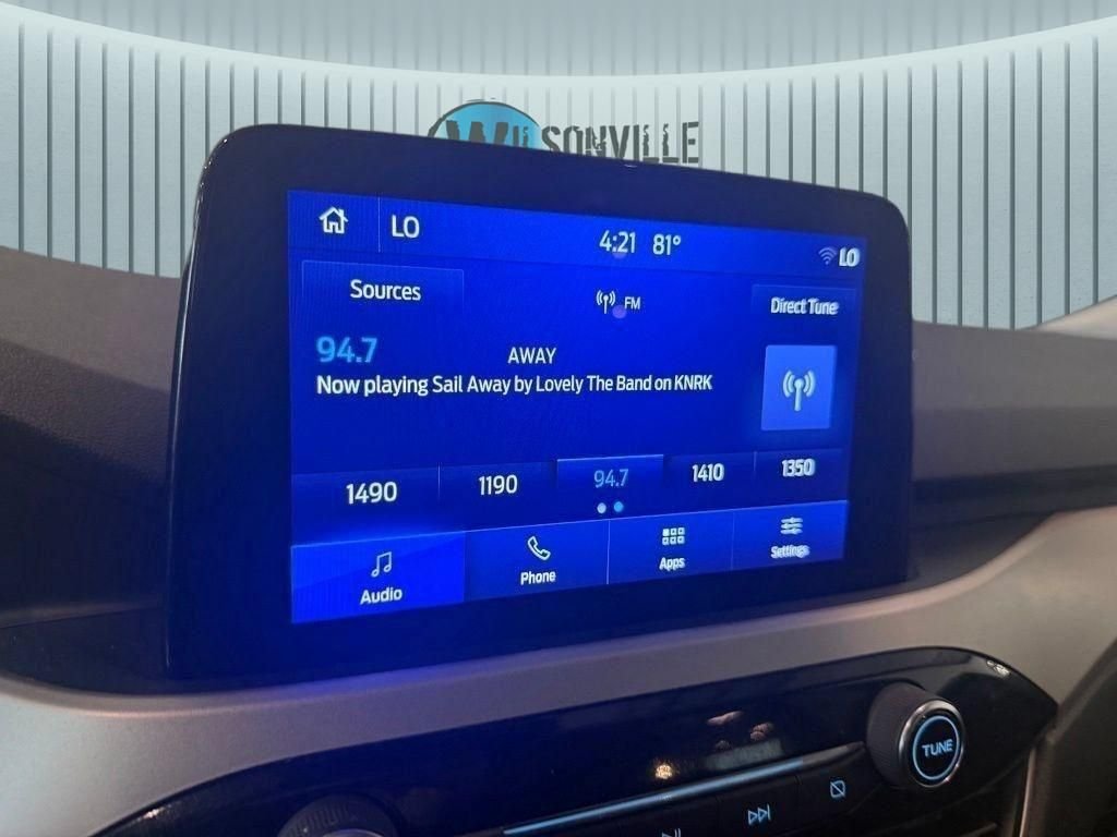 Used 2022 Blue Ford SE image 2