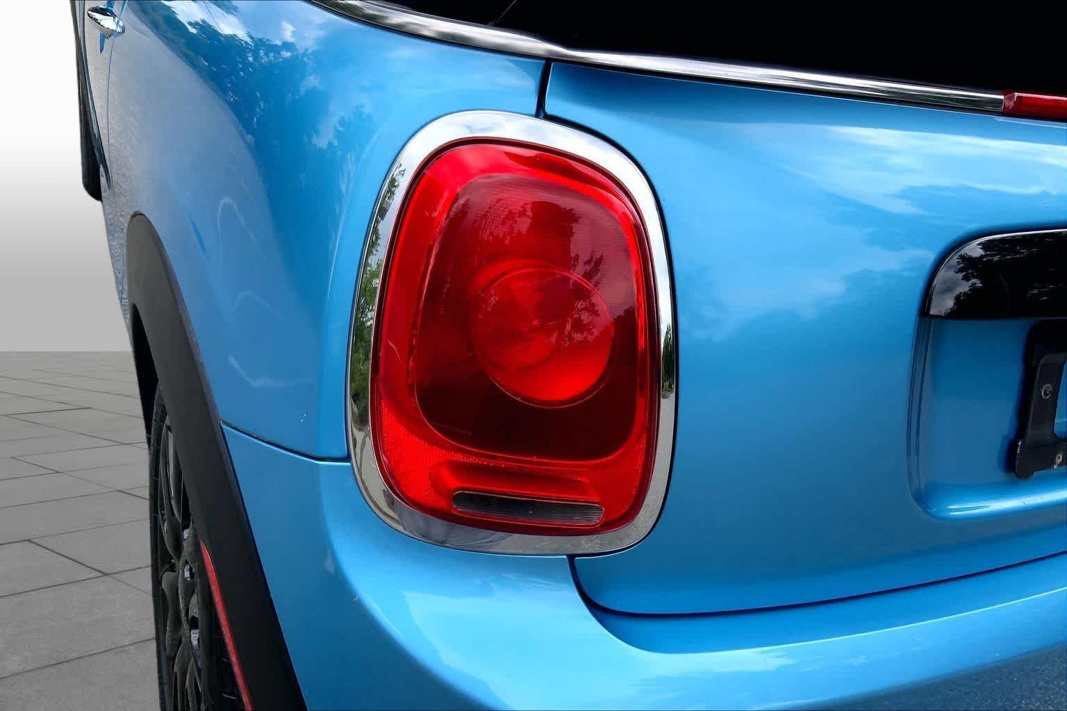 Used 2016 Electric Blue Metallic MINI  image 27