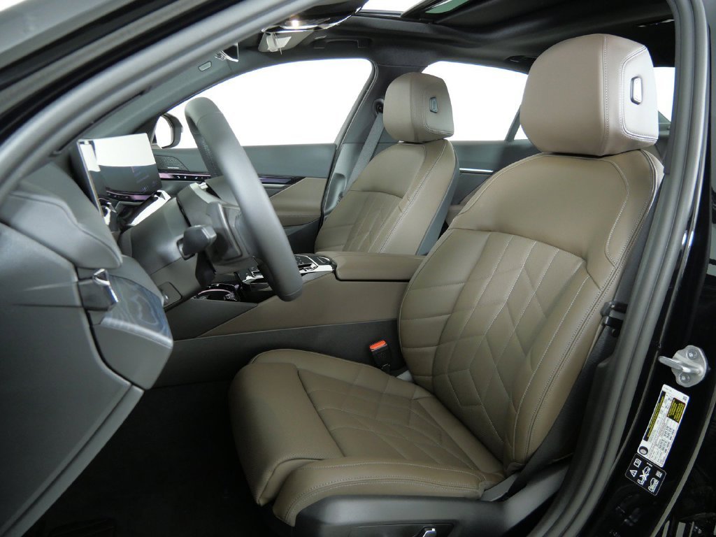 New 2027 Black Sapphire Metallic BMW 530i xDrive image 34