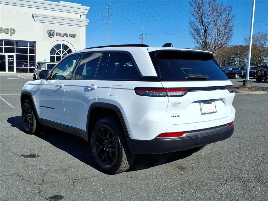 New 2026 Bright White Clear-Coat Exterior Paint Jeep Laredo Altitude image 17