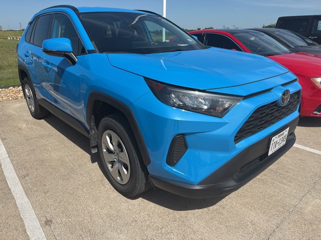 2021 Toyota RAV4 LE FWD's photo