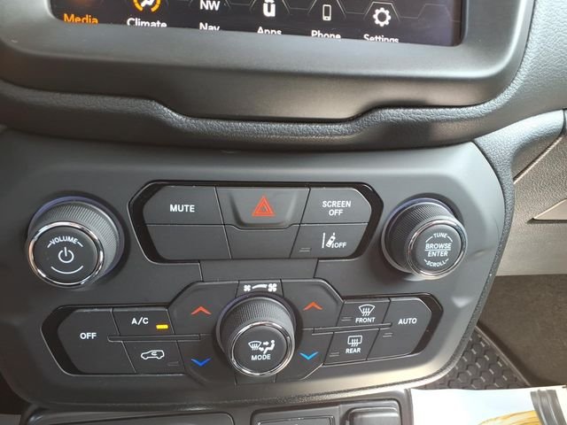 Used 2023 White Jeep Latitude image 19