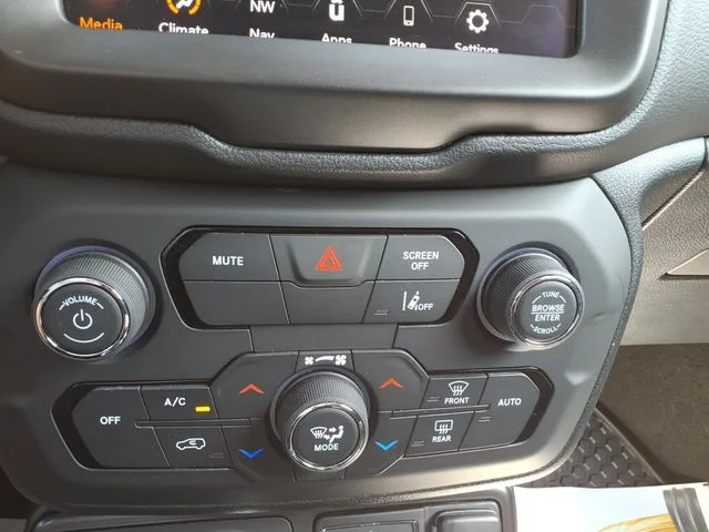2023 Jeep Renegade Latitude - Photo 19
