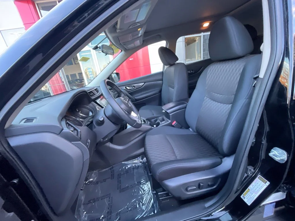 Certified Used 2018  Nissan SV image 18