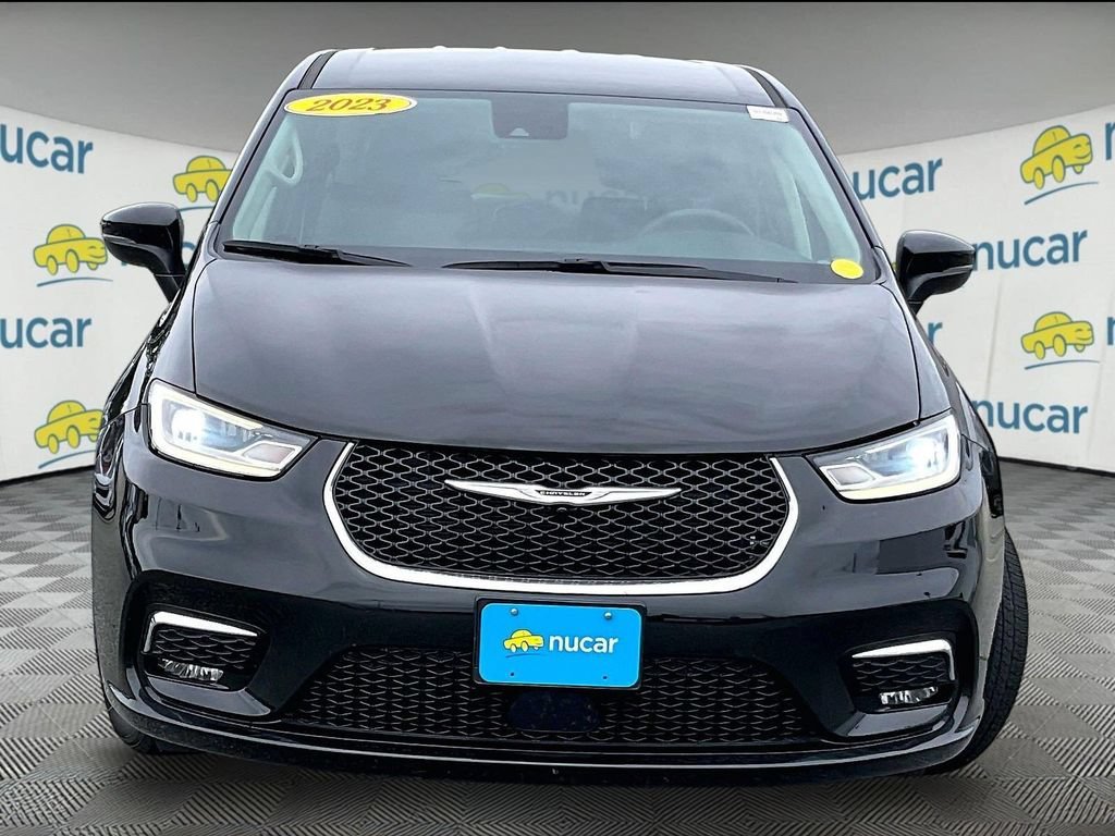 Used 2023 Black Chrysler Touring L image 2